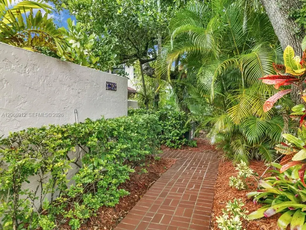 3 bedroom 3 bath Residential for sale at 7820 SW 89th Ln, Miami FL 33156