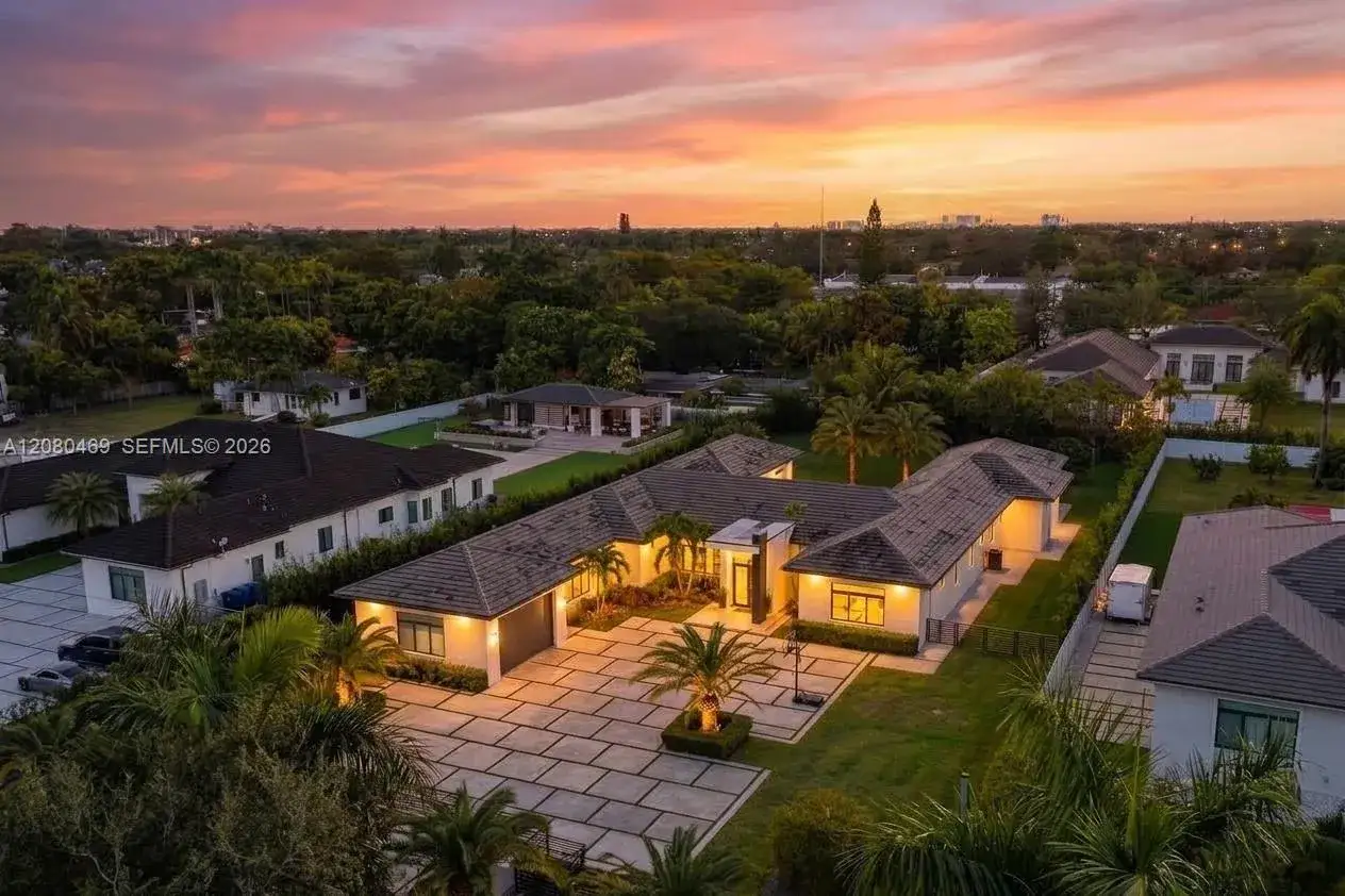 6 bedroom 7 bath Residential for sale at 10005 SW 66th St, Miami FL 33173