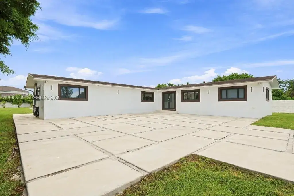 3 bedroom 3 bath Residential for sale at 100 NW 120th Ave, Miami FL 33182