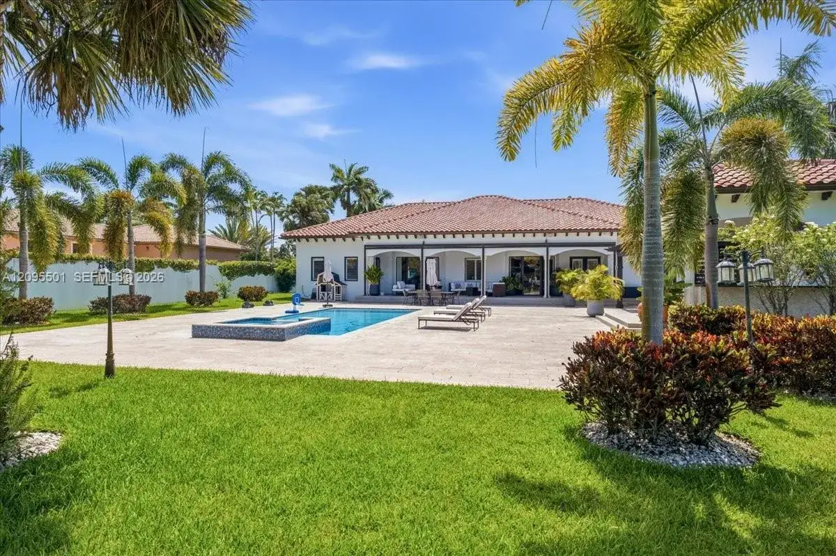 6 bedroom 6 bath Residential for sale at 331 SW 124th Ave, Miami FL 33184