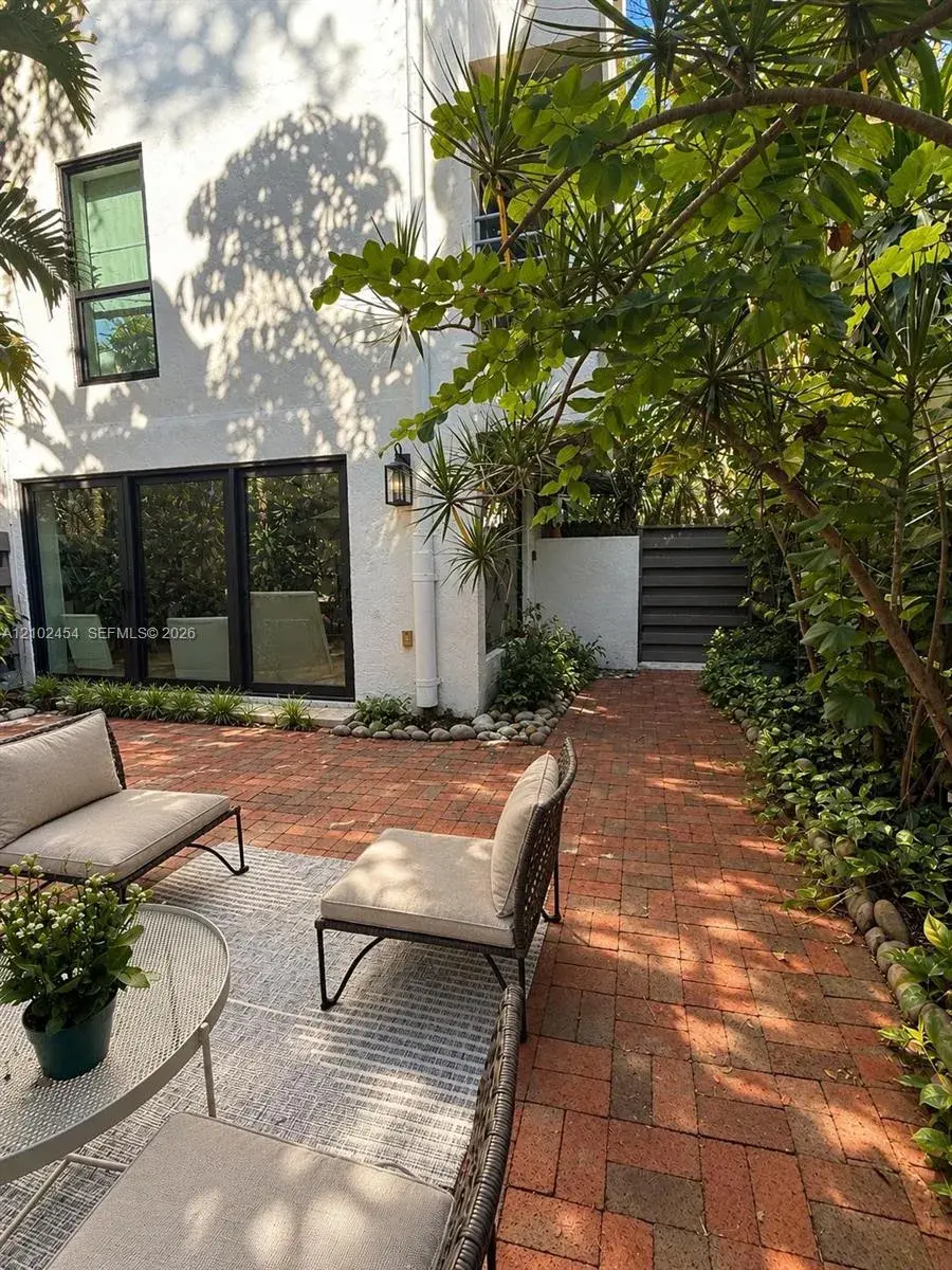 2 bedroom 2 bath Residential for sale at 3042 SW 27th Ave # 8, Miami FL 33133