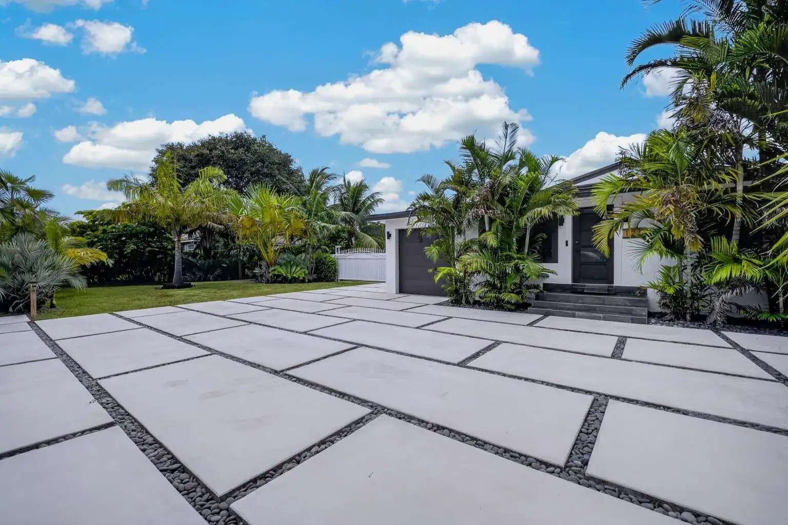 2 bedroom 2 bath Residential for sale at 125 NE 146TH Street, Miami FL 33161