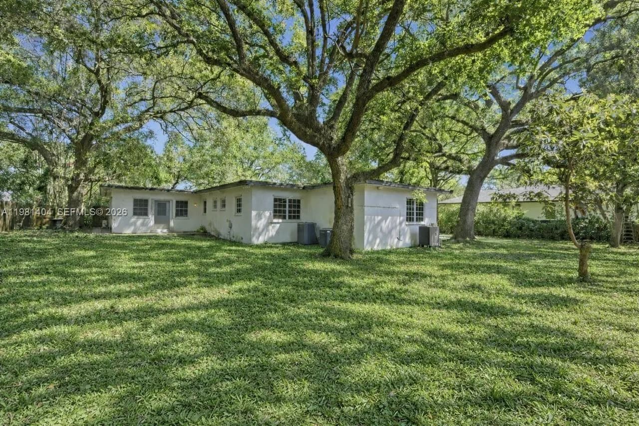 4 bedroom 3 bath for sale at 7870 SW 98th St, Miami FL 33156